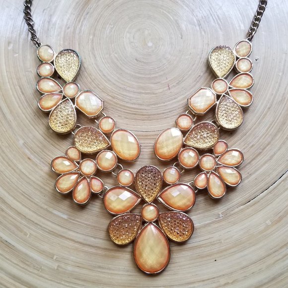 3/$20 Fashion Jewelry Flower Necklace - Picture 2 of 9